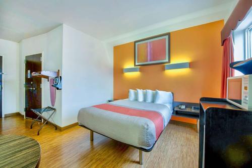 Queen Room - Disability Access - Roll in Shower