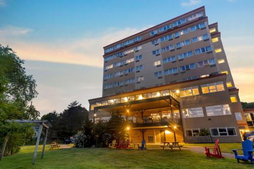 Best Western Plus Chocolate Lake Hotel - Halifax