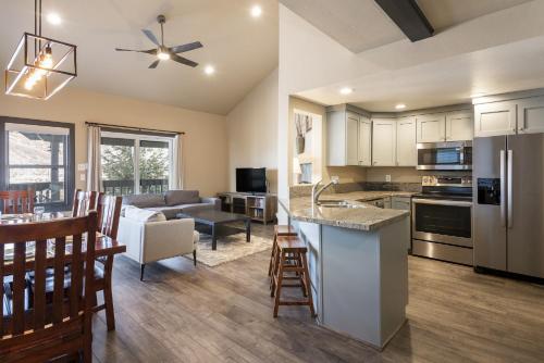 EMPIRE LAST CHAIR townhouse