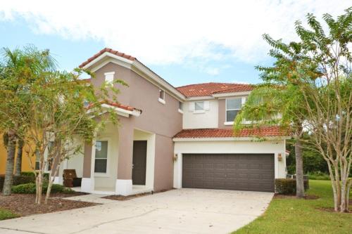 Six-Bedroom House image 10