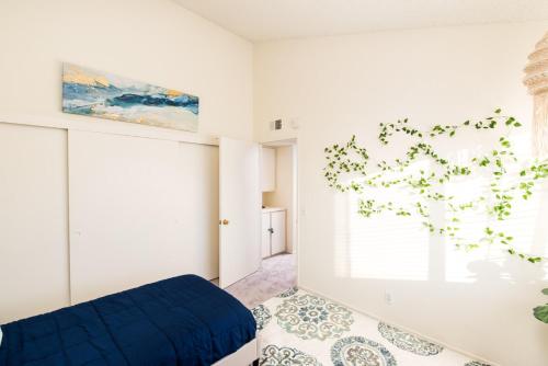 Stylish 2BD 2BA Long Term Stay 5min to Beach in Huntington Beach, USA