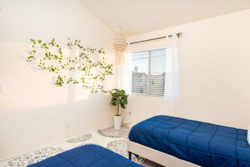 Stylish 2BD 2BA Long Term Stay 5min to Beach in Huntington Beach, USA