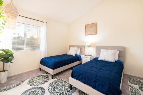 Stylish 2BD 2BA Long Term Stay 5min to Beach in Huntington Beach, USA