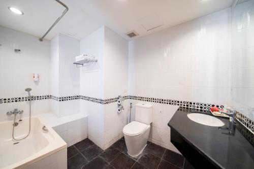 room detail thumbnail 2