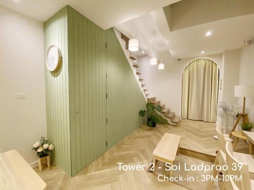 Double Bed Hotel – Bangkok, NY