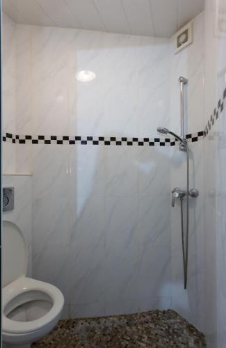 Bathroom, Hotel de l'Europe Belleville in 11th - Bastille - Republique