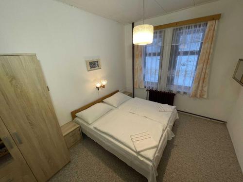 2 bedrooms, 3 beds