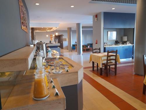 อาหารและเครื่องดื่ม, คอมฟอร์ต อินน์ ฟาเฟ - กีมาเรส (Comfort Inn Fafe-Guimaraes) in ฟาเฟ