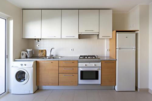 ห้องครัว, Ocean Breeze Apartment in ตาวิรา