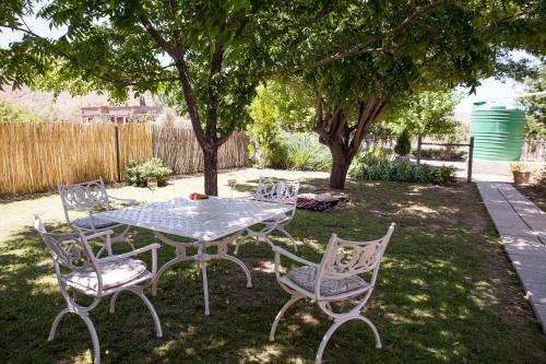 Garden, Meerkat Self-catering in Nieu-Bethesda