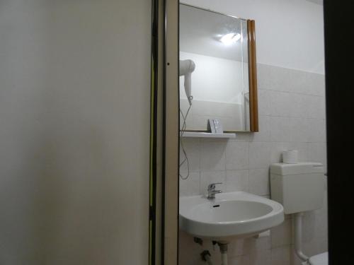 Rose Village Guest House 4