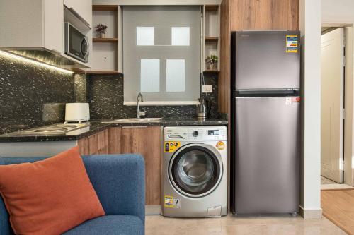 Parkside Boutique Furnished Apartments - image 3