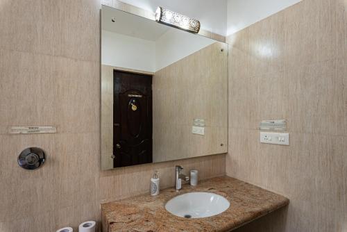 Lavish Executive Villa with Private Swimming Pool - image 2
