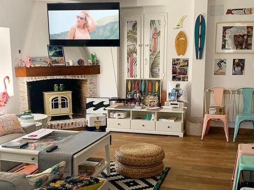 Shared lounge/TV area, COCOS SURFHOUSE in San Juan de la Arena