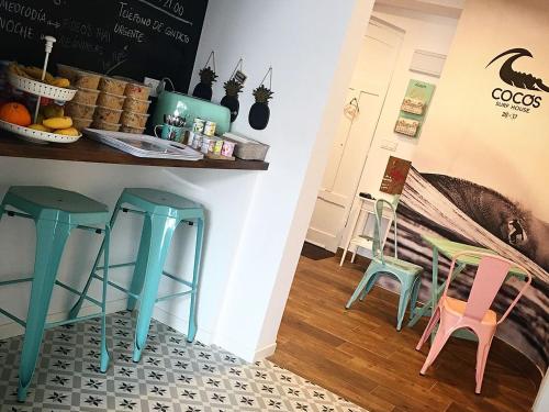Kitchen, COCOS SURFHOUSE in San Juan de la Arena