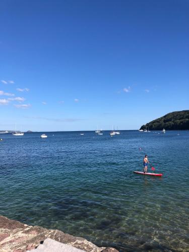 Seapink, Kingsand; luxury Cornish cottage with seaviews, bbq & paddleboards in 卡桑德