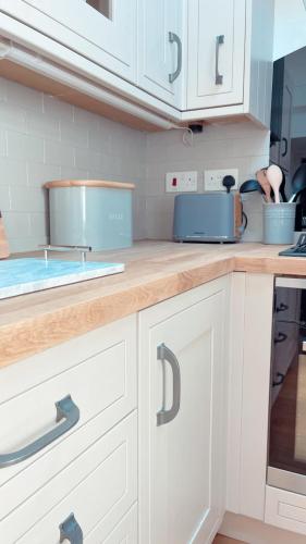 Seapink, Kingsand; luxury Cornish cottage with seaviews, bbq & paddleboards in 卡桑德