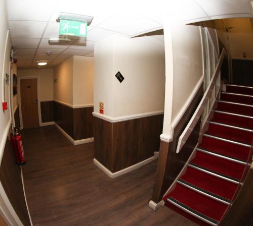 Ascot Hyde Park Hotel - image 11