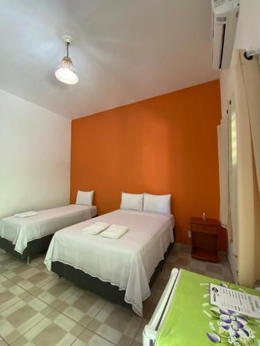 1 double bed, 1 twin bed