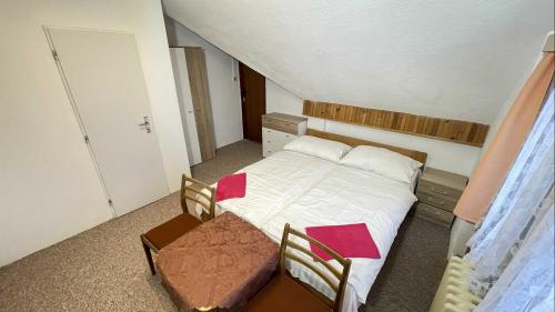 Hotel Zlatá vyhlídka - Tap to explore photos