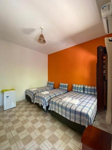 1 double bed, 2 twin beds