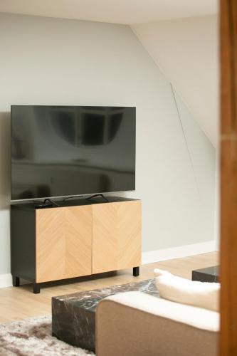 Unique 5 Bedroom Flat w Exposed Beams in Copenhagen Unique 5 Bedroom Flat w Exposed Beams in Copenhagen