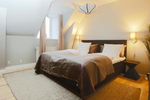 Unique 5 Bedroom Flat w Exposed Beams in Copenhagen Unique 5 Bedroom Flat w Exposed Beams in Copenhagen