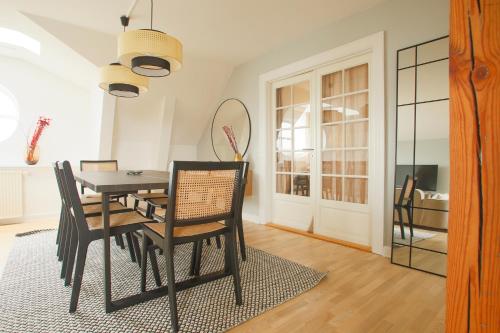 Unique 5 Bedroom Flat w Exposed Beams in Copenhagen Unique 5 Bedroom Flat w Exposed Beams in Copenhagen