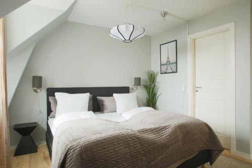 Unique 5 Bedroom Flat w Exposed Beams in Copenhagen Unique 5 Bedroom Flat w Exposed Beams in Copenhagen