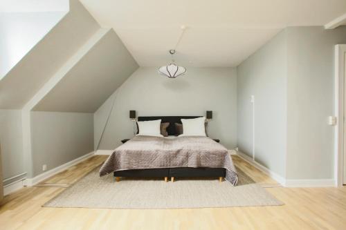 Unique 5 Bedroom Flat w Exposed Beams in Copenhagen Unique 5 Bedroom Flat w Exposed Beams in Copenhagen