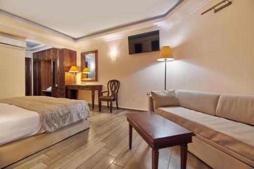 Palazetto Suites - image 11