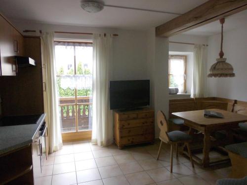 2 bedrooms, 4 beds