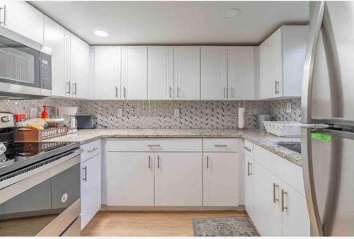 Lovely 2 bedrooms, steps away from the beach. in Bradenton Beach, USA