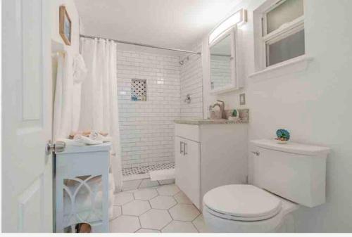Lovely 2 bedrooms, steps away from the beach. in Bradenton Beach, USA
