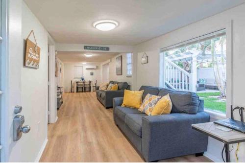 Lovely 2 bedrooms, steps away from the beach. in Bradenton Beach, USA