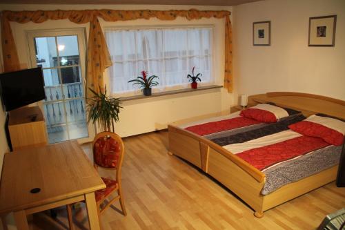 Ferienwohnung mit 4 Schlafzimmer für 2 bis 9 Gäste----Apartment with 4 bedrooms for 2 to 9 guests, Nürnberg (photo 3)
