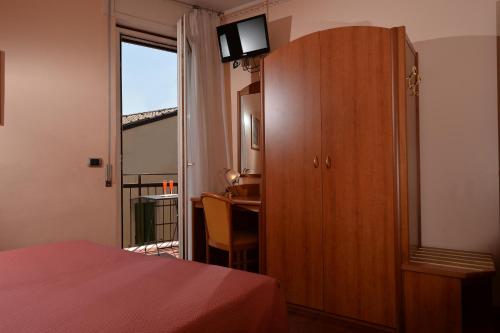 Triple Room image 2