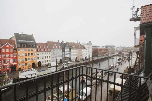 Modern 3BR Duplex Flat in Nyhavn w Private Balcony