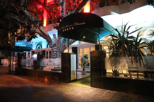 Entrance, Hotel La Maison Blanche in Tunis