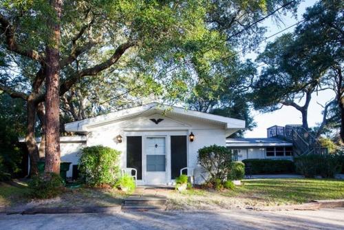 B&B Jekyll Island - SEA COTTAGE APARTMENT Duplex - Bed and Breakfast Jekyll Island