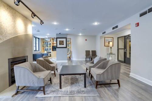 Fantastic 2 BR Condo at Ballston With City View in Arlington, USA