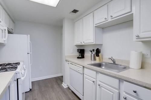 Fantastic 2 BR Condo at Ballston With City View in Arlington, USA