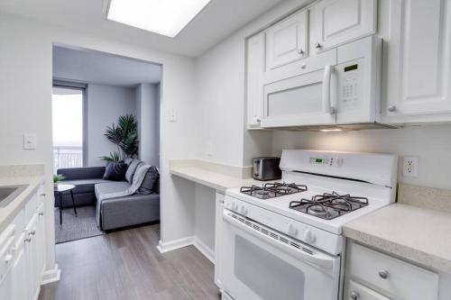 Fantastic 2 BR Condo at Ballston With City View in Arlington, USA