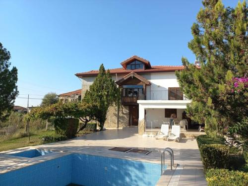 4 yatak odalı Harika müstakil villa