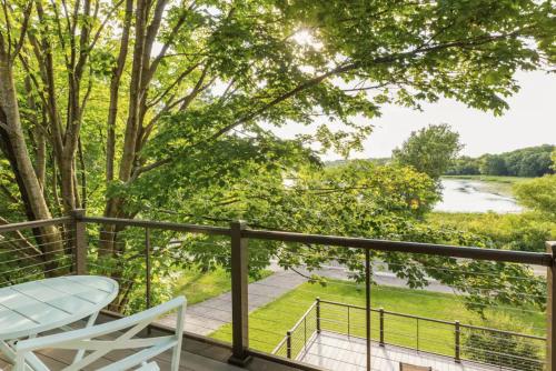 Surrounding environment, Cedar House Retreat in Chanhassen (MN)