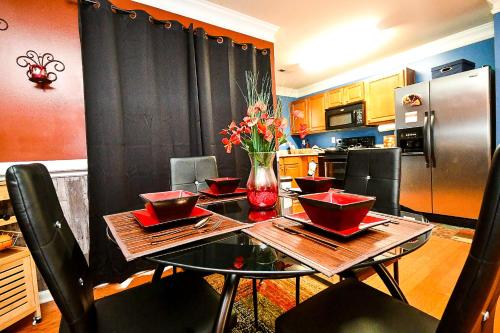 Létesítmények, Amazing Large 3 Bed house with King Bed less than 10 miles to DTWN in Fulton Repülőtér