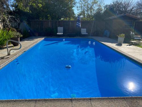 Peaceful pool home Retreat - Private yard in Los Angeles