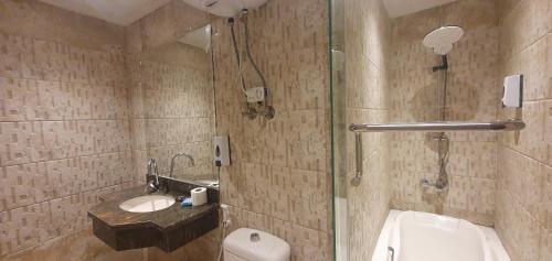Garden City Plaza Hotel - image 5