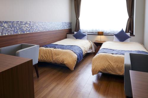 Twin Room - Non Smoking image 2
