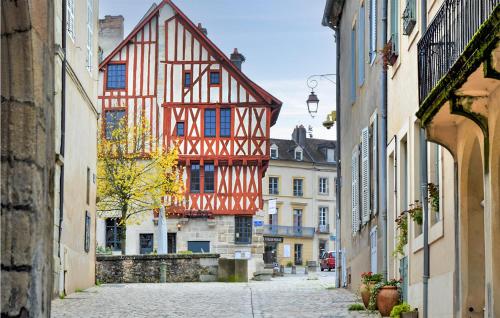 ทัศนียภาพภายนอกโรงแรม, 3 Bedroom Awesome Apartment In Autun in อูตัน